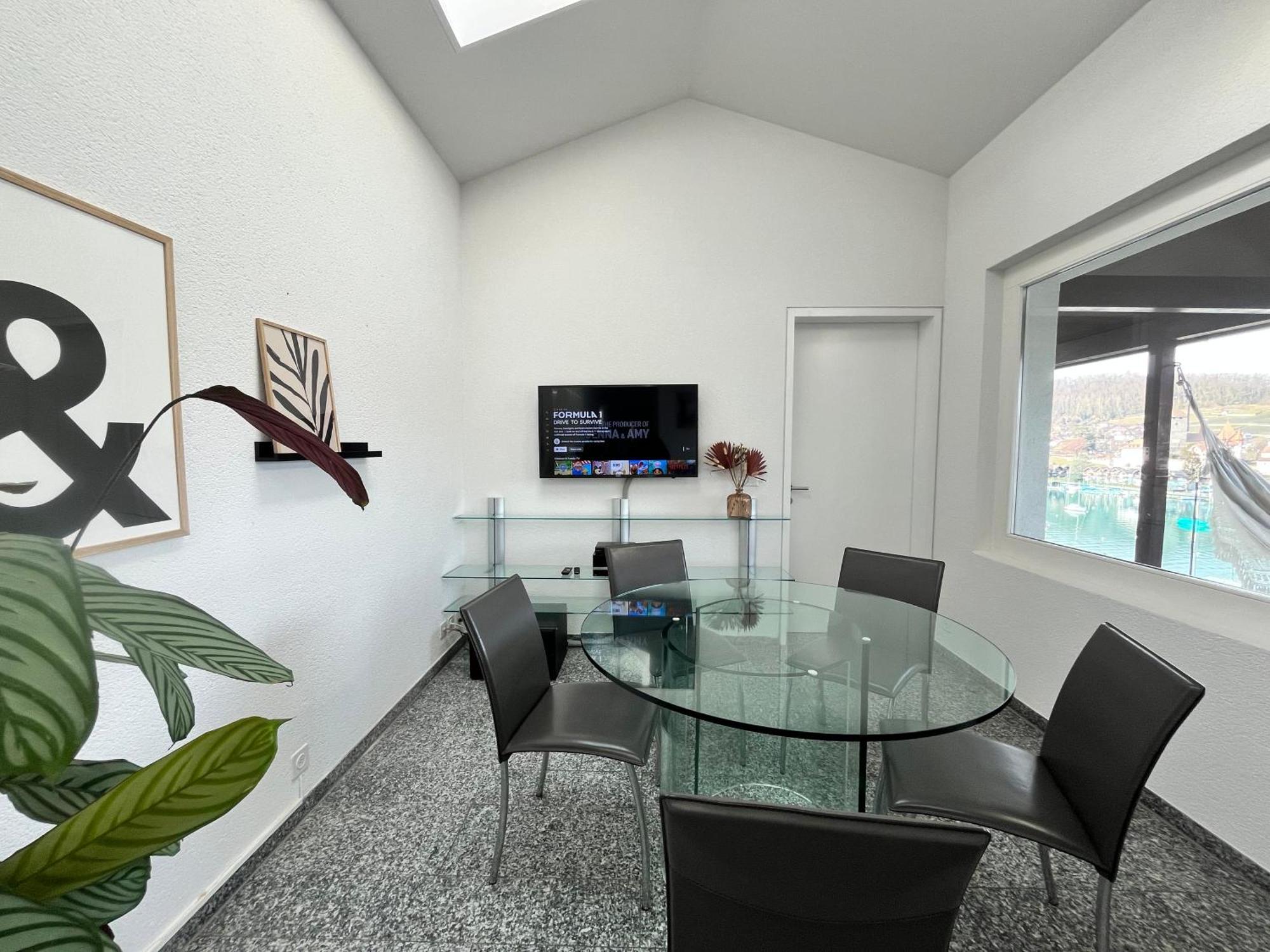 Wohnung Mit Grossartiger Seesicht Und Balkon Spiez Dış mekan fotoğraf